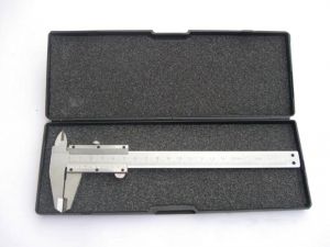 GEKO SUWMIARKA 150mm/0.02/ W PLASTIKOWYM PUDEŁKU